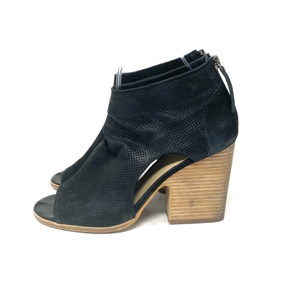 Vince Camuto Sandals
